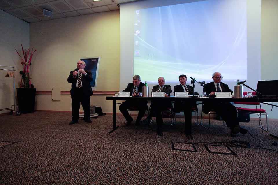 Andrea Mondini parla al pubblico dell'evento UNAI