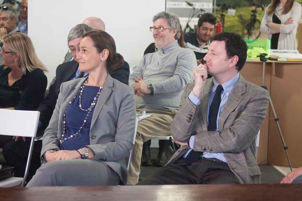 A sinistra, l'avvocato Michela Arosio