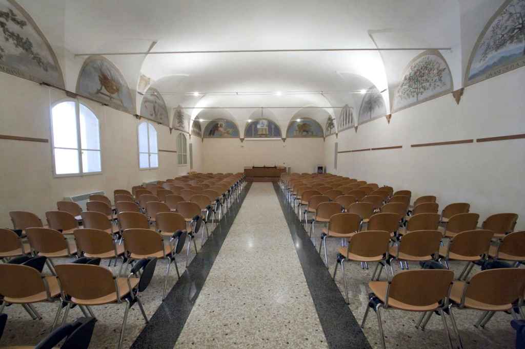 La sala prima dell'arrivo del pubblico